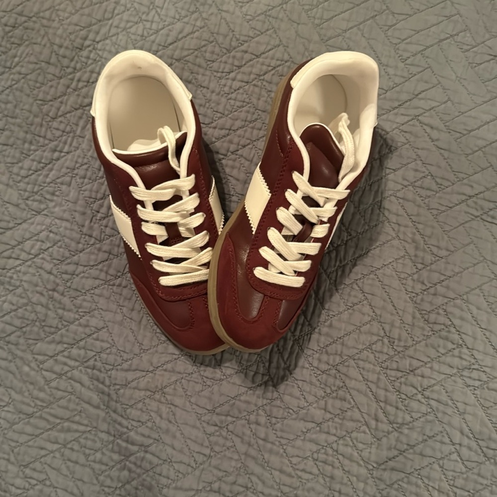 Spencer Women's Sneaker Size 7